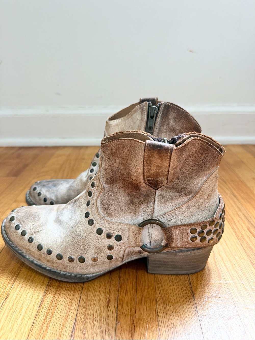 CIRCLE G WOMEN'S HARNESS & STUDS BOOTIES - ROUND TOE size 8.5